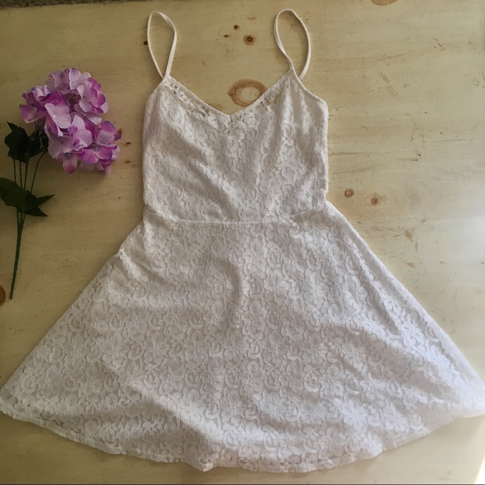 Hollister white lace short dress sweetheart neck